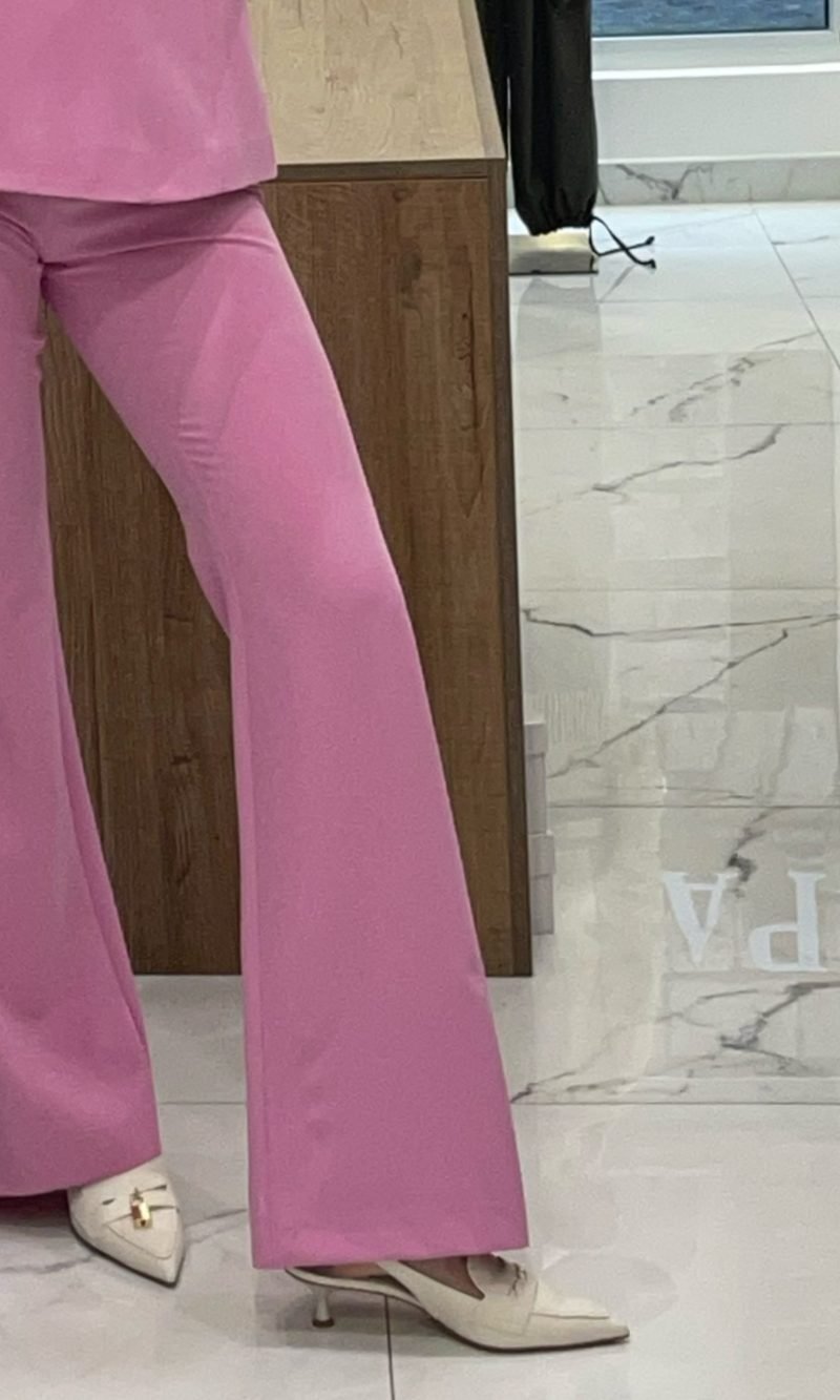 Pantalone a zampa rosa